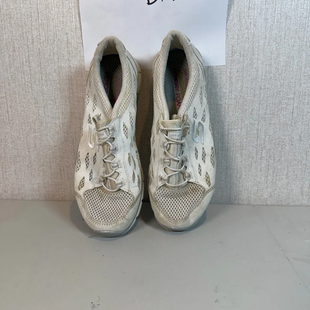 Skechers Womens Gratis‎ Going Places 22603 White Running Shoes Sneakers Size 9